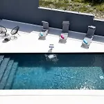Villa Helvetia With Heated Pool Rovanjska