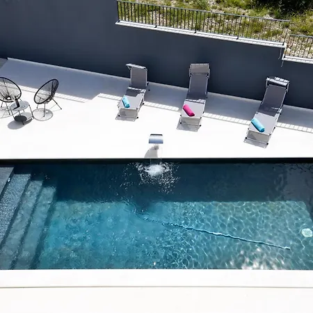 Villa Helvetia With Heated Pool Rovanjska