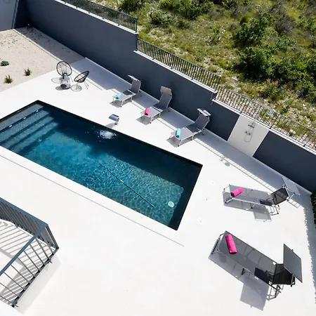 Villa Helvetia With Heated Pool Rovanjska