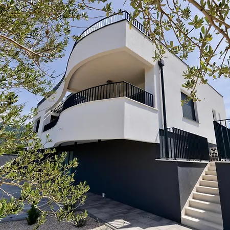 Helvetia With Heated Pool Villa *