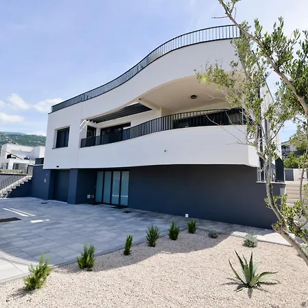 Villa Helvetia With Heated Pool
