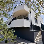 Helvetia With Heated Pool Villa *