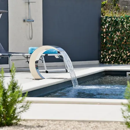 Helvetia With Heated Pool 빌라